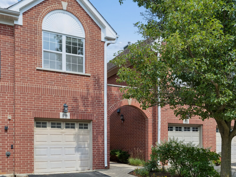 916 Enfield Drive Northbrook IL 60062