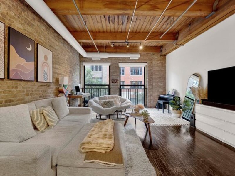 225 W Huron Street Chicago IL 60654