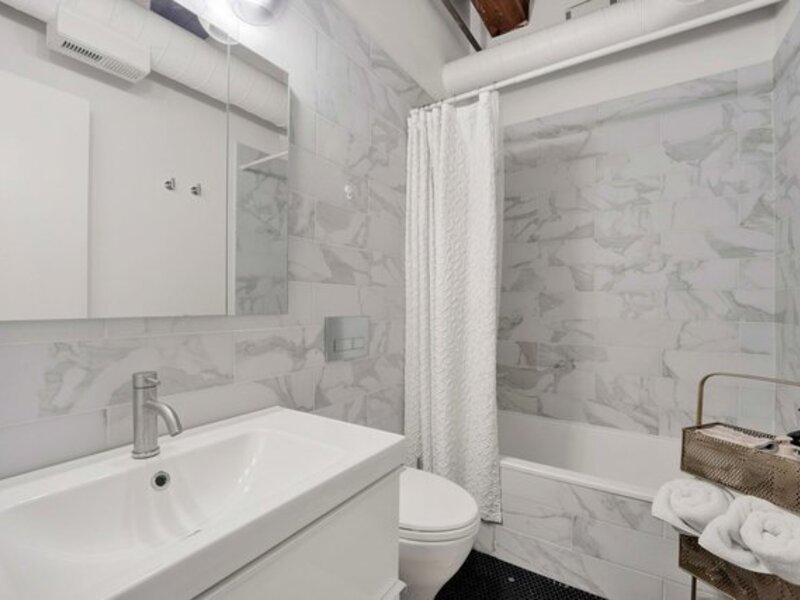 225 W Huron Street Chicago IL 60654