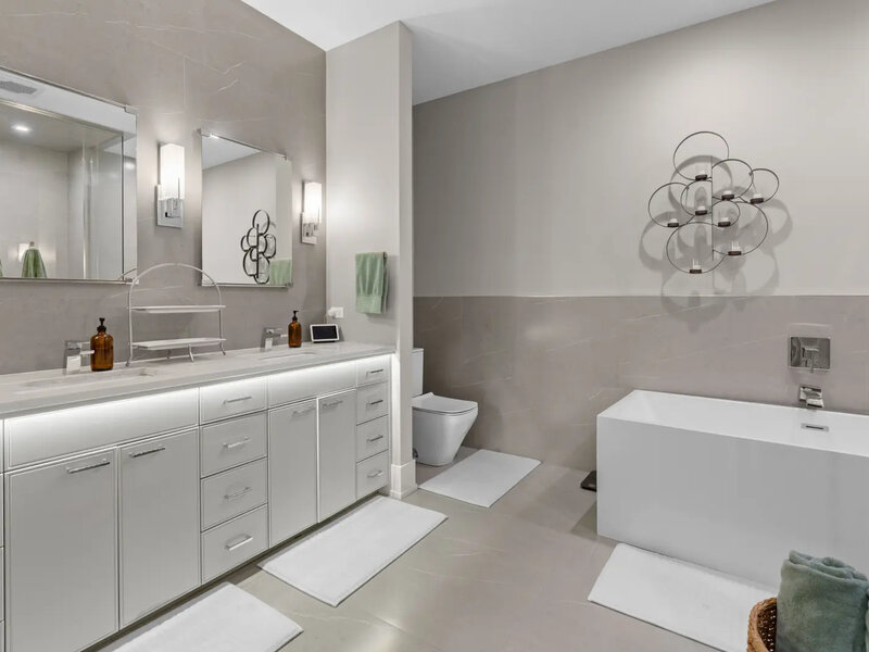 1370 W Walton Street Chicago IL 60642