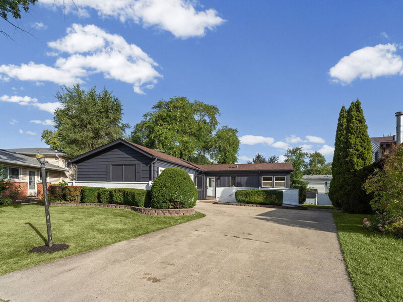 160 Lancaster Lane Des Plaines IL 60018