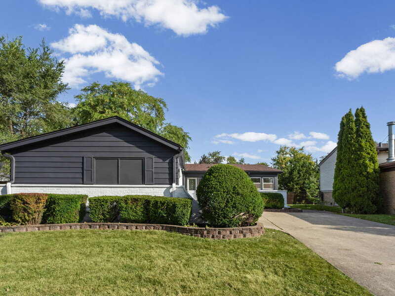 160 Lancaster Lane Des Plaines IL 60018