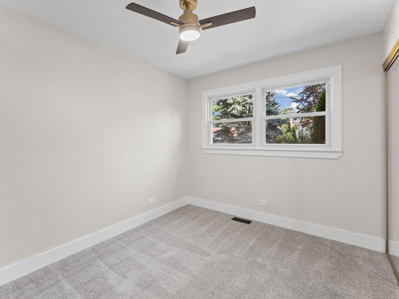 160 Lancaster Lane Des Plaines IL 60018