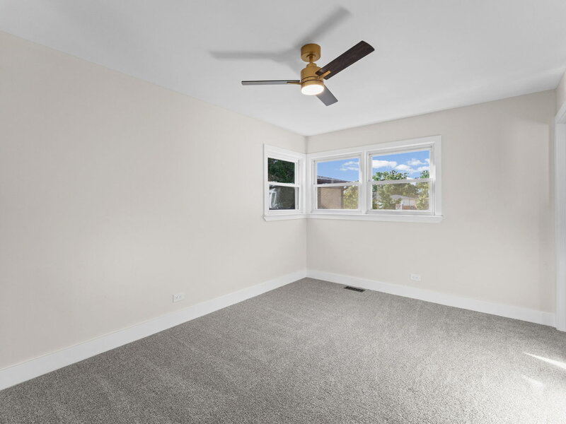 160 Lancaster Lane Des Plaines IL 60018