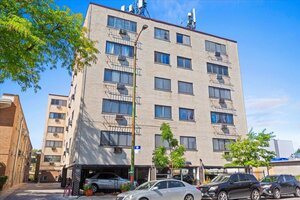 Photo of 7540 N Ridge Boulevard Chicago IL 60645 Unit 2C