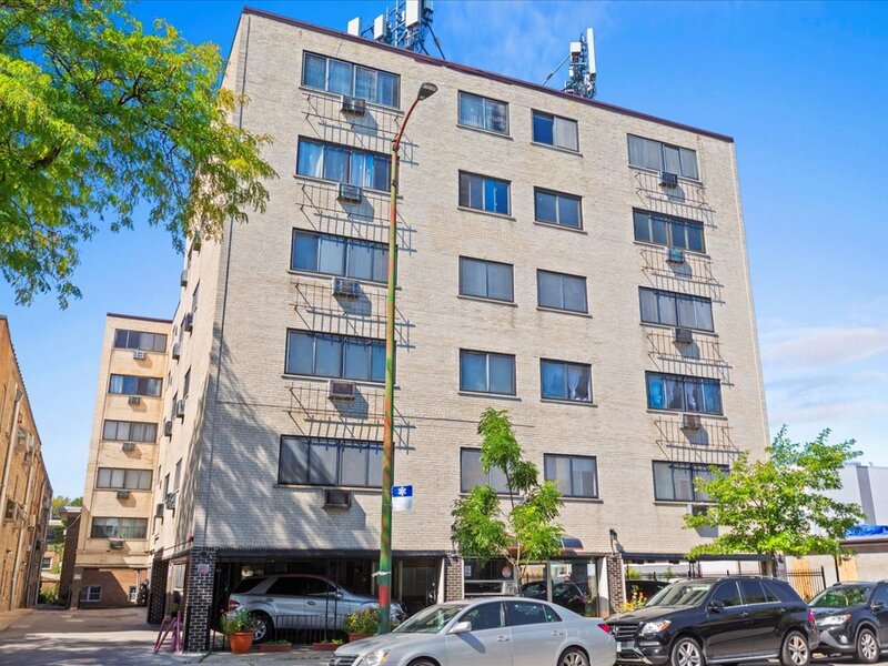 7540 N Ridge Boulevard Chicago IL 60645