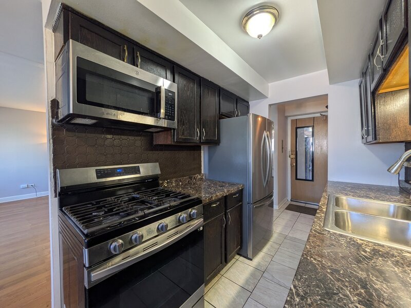 7540 N Ridge Boulevard Chicago IL 60645