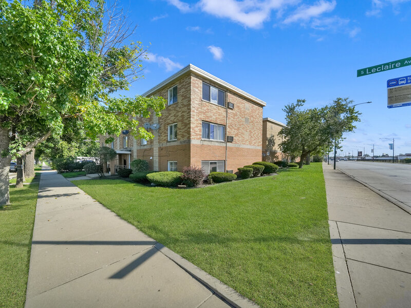 5209 S Leclaire Avenue Chicago IL 60638