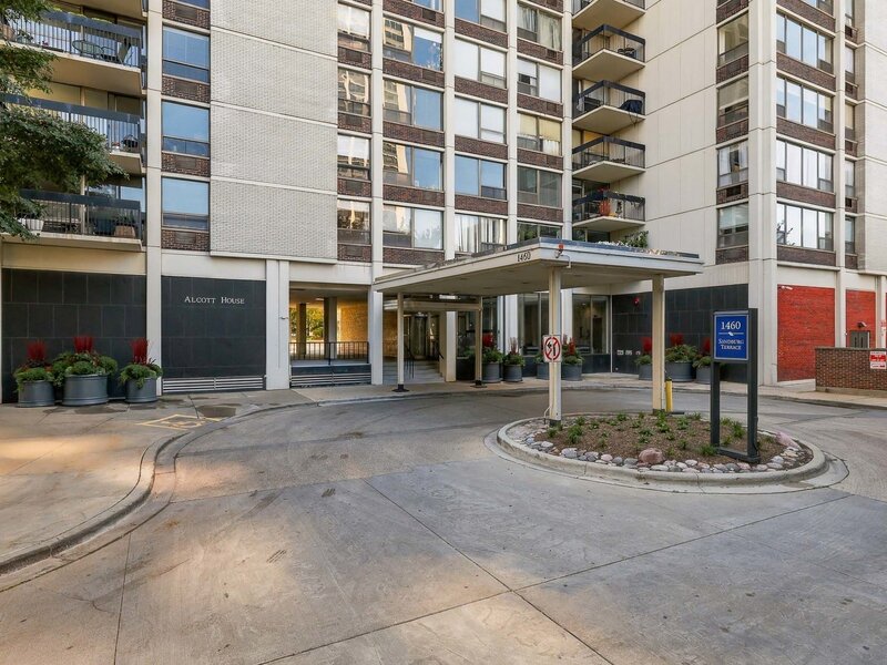 1460 N Sandburg Terrace Chicago IL 60610