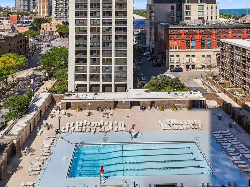 1460 N Sandburg Terrace Chicago IL 60610