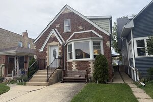 Photo of 4918 W Winnemac Avenue Chicago IL 60630
