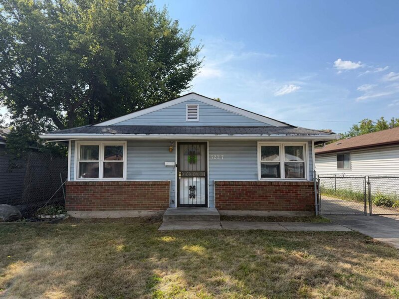 3227 Nelson Avenue Robbins IL 60472