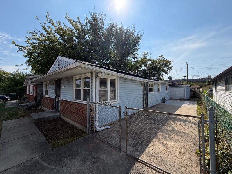 3227 Nelson Avenue Robbins IL 60472
