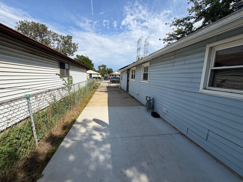 3227 Nelson Avenue Robbins IL 60472