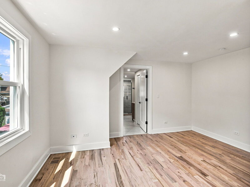 5722 W Grover Street Chicago IL 60630