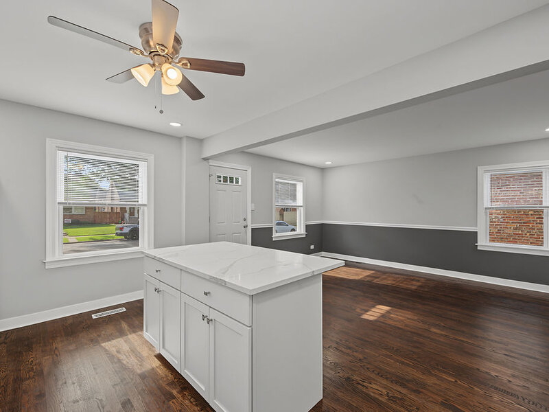 11325 S Avenue H Chicago IL 60617