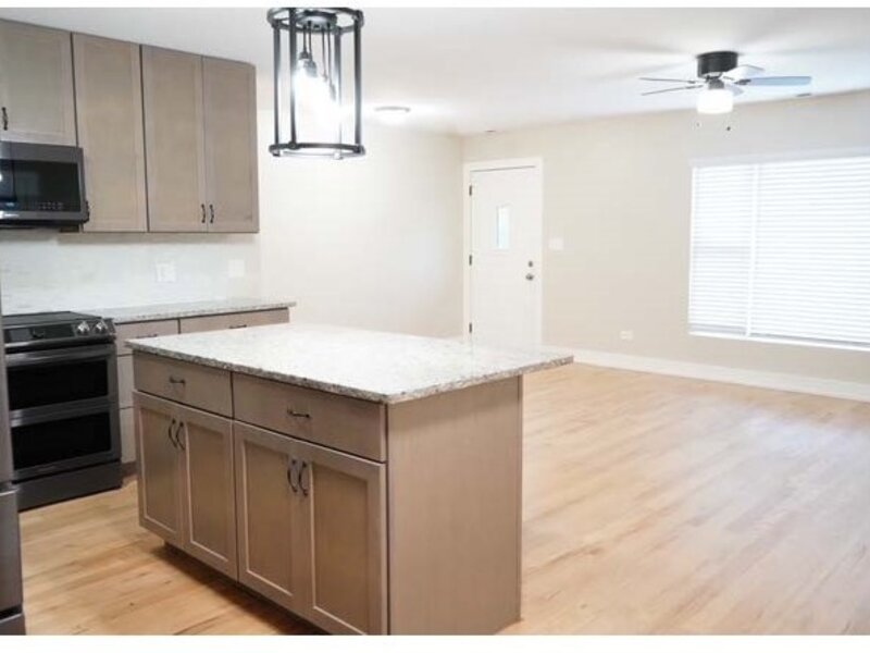 162 Thunderbird Trail Carol Stream IL 60188