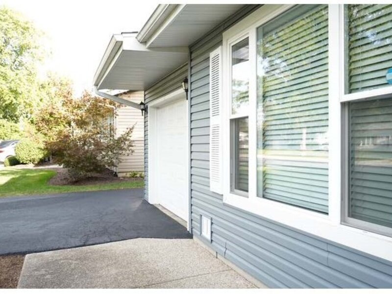 162 Thunderbird Trail Carol Stream IL 60188