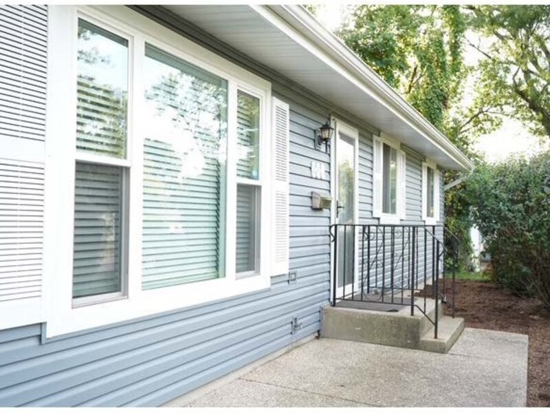 162 Thunderbird Trail Carol Stream IL 60188