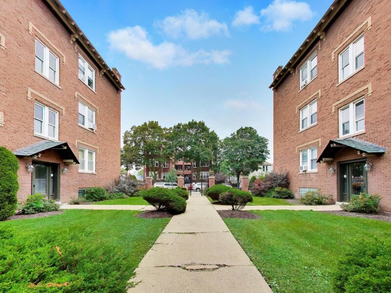 4822 W Hutchinson Street Chicago IL 60641