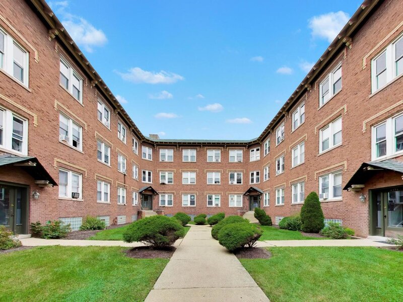 4822 W Hutchinson Street Chicago IL 60641
