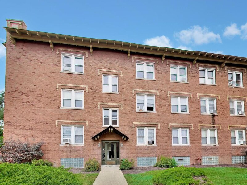 4822 W Hutchinson Street Chicago IL 60641
