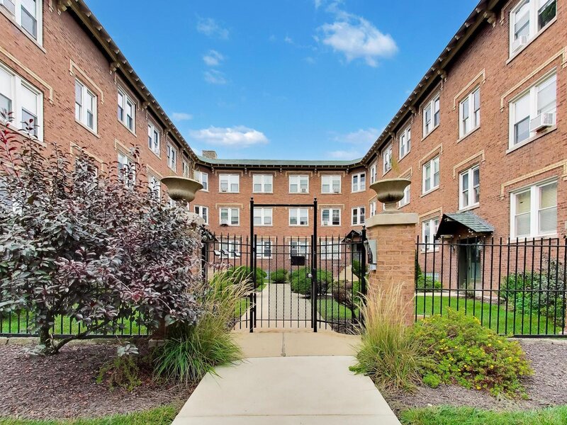 4822 W Hutchinson Street Chicago IL 60641
