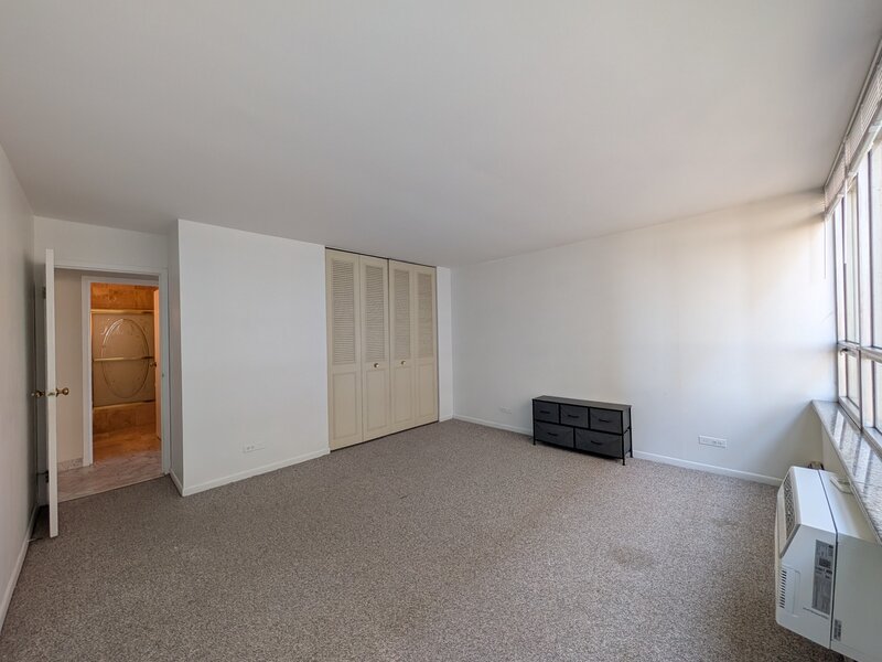 6171 N Sheridan Road Chicago IL 60660