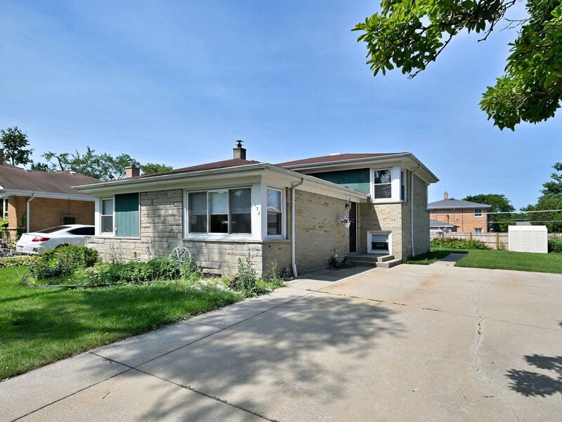 1032 Daniel Drive Bensenville IL 60106