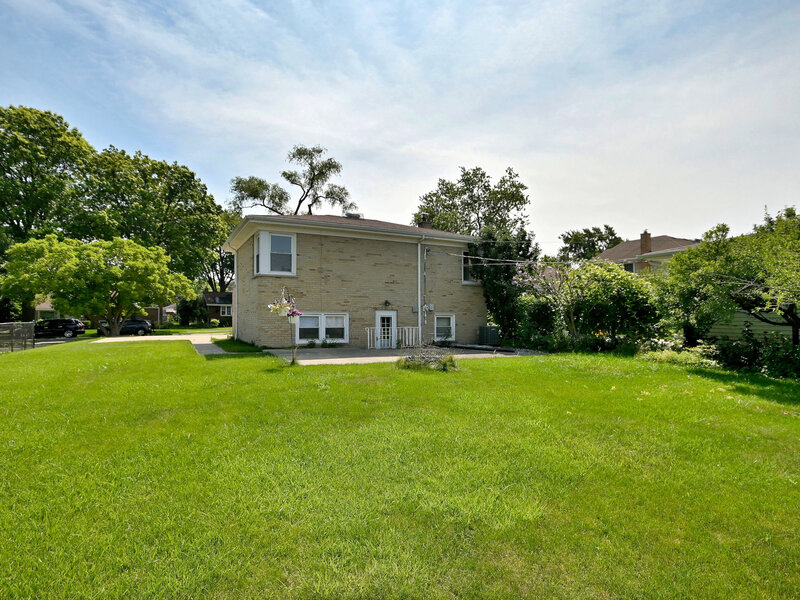 1032 Daniel Drive Bensenville IL 60106