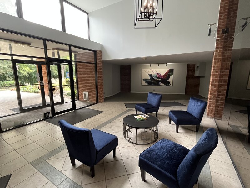 1615 E Central Road Arlington Heights IL 60005