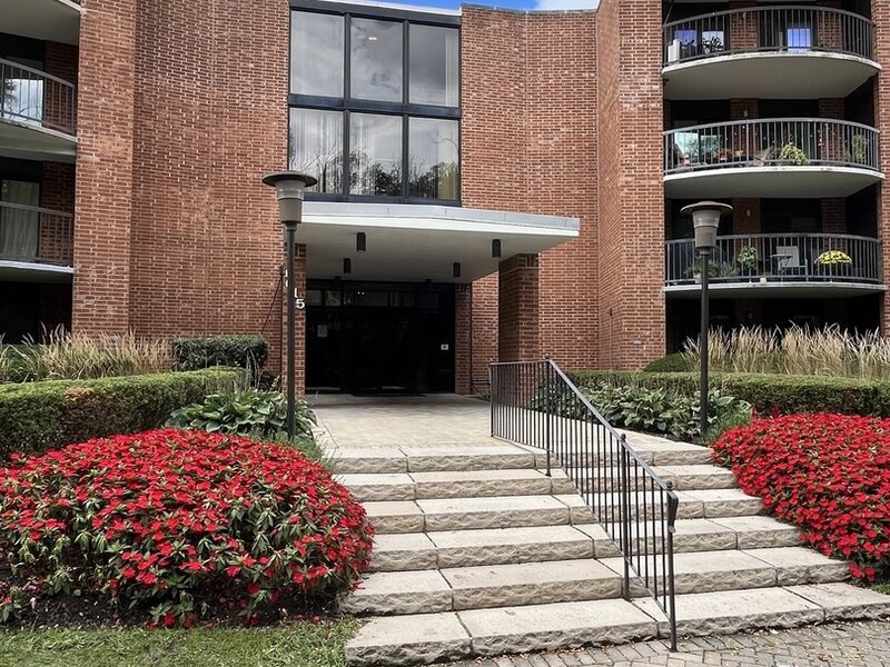 1615 E Central Road Arlington Heights IL 60005