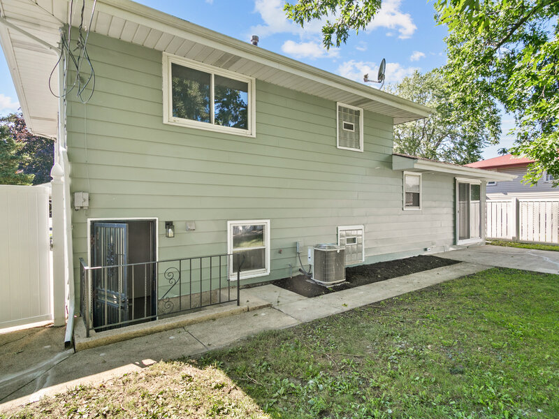 1340 Prince Drive South Holland IL 60473