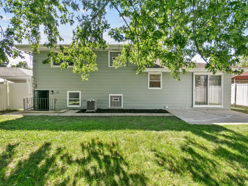 1340 Prince Drive South Holland IL 60473