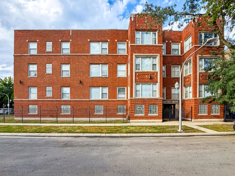 1942 E 72nd Place Chicago IL 60649