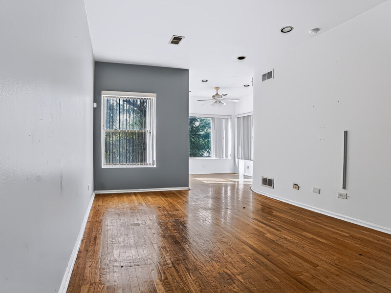 1942 E 72nd Place Chicago IL 60649