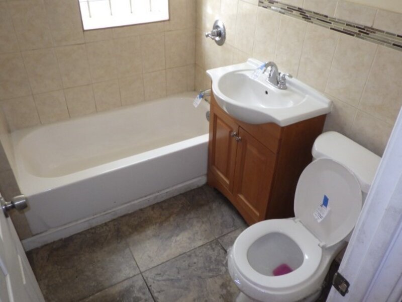 7916 S East End Avenue Chicago IL 60617