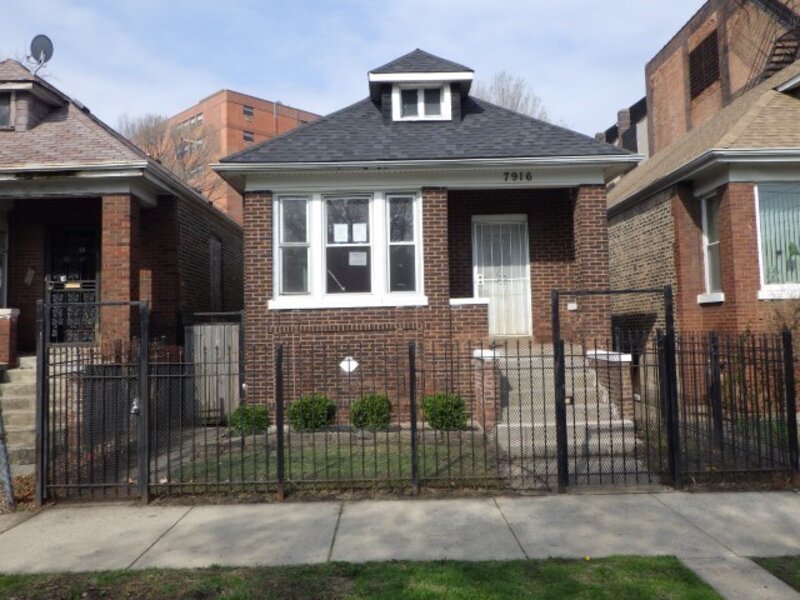 7916 S East End Avenue Chicago IL 60617