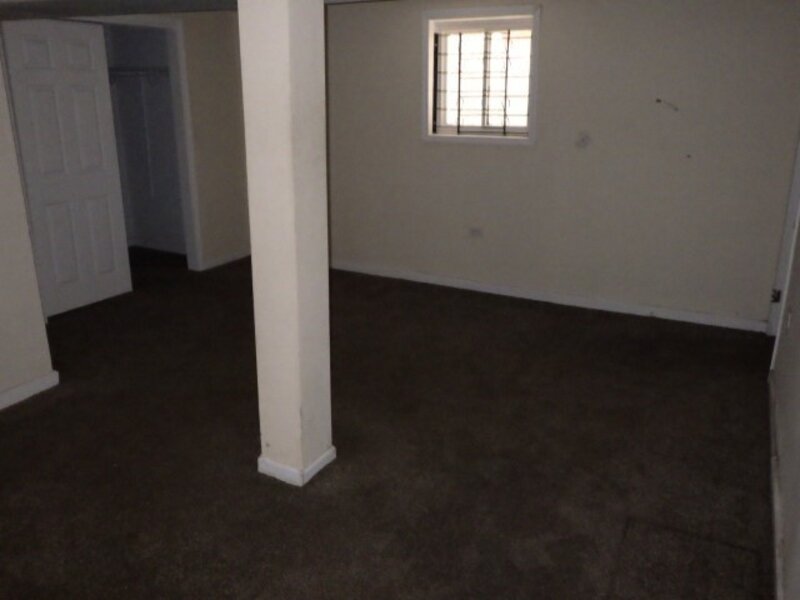 7916 S East End Avenue Chicago IL 60617