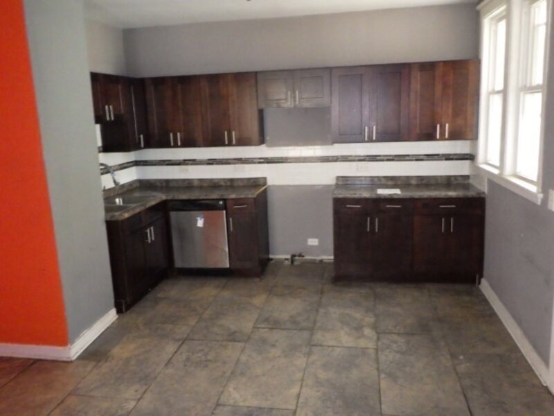 7916 S East End Avenue Chicago IL 60617