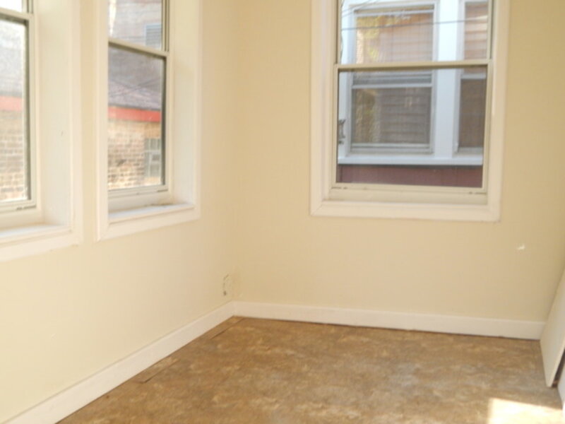 7916 S East End Avenue Chicago IL 60617