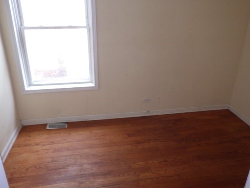 7916 S East End Avenue Chicago IL 60617