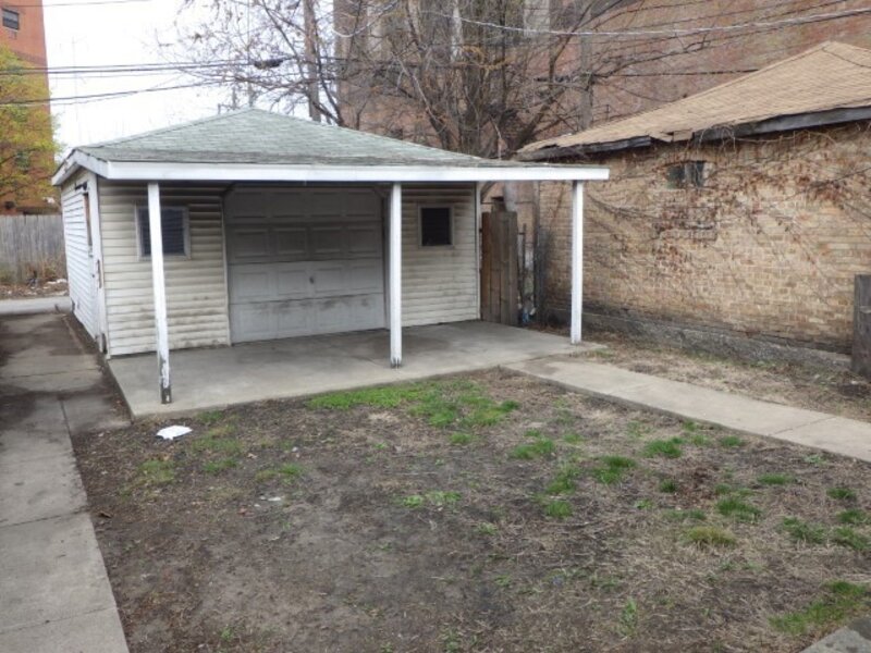 7916 S East End Avenue Chicago IL 60617
