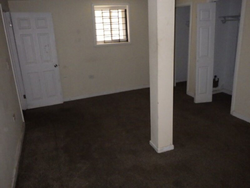 7916 S East End Avenue Chicago IL 60617