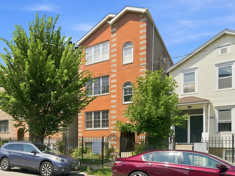 1518 W Superior Street Chicago IL 60622