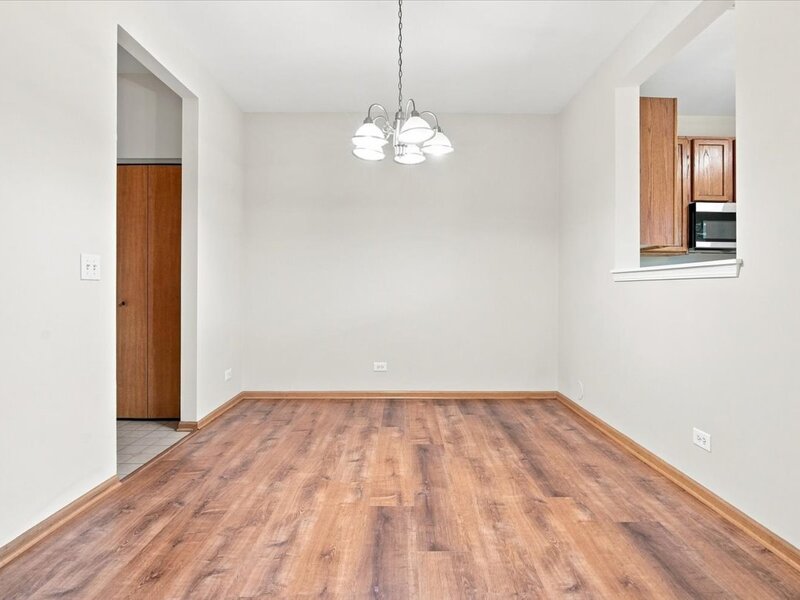 570 W Kristina Lane Round Lake IL 60073