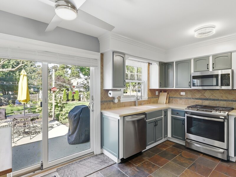 1033 N Brainard Street Naperville IL 60563
