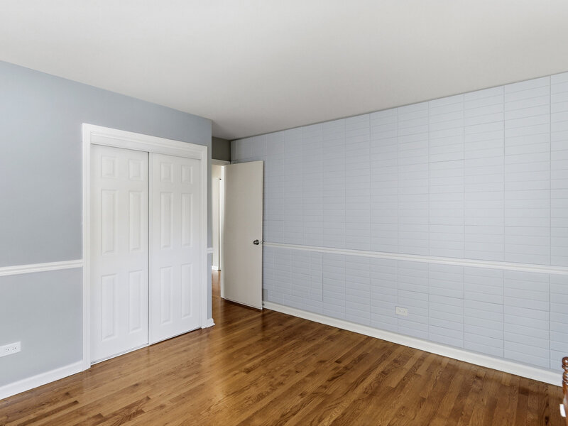 1033 N Brainard Street Naperville IL 60563