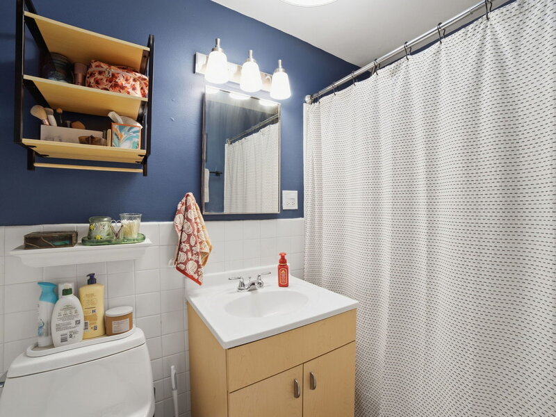 555 W Cornelia Avenue Chicago IL 60657