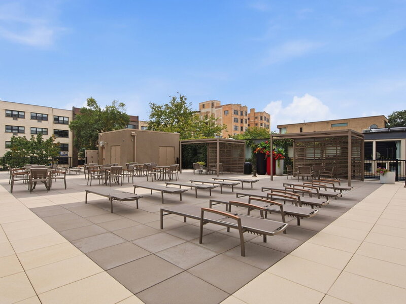 555 W Cornelia Avenue Chicago IL 60657